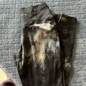 alphalete surface leggings